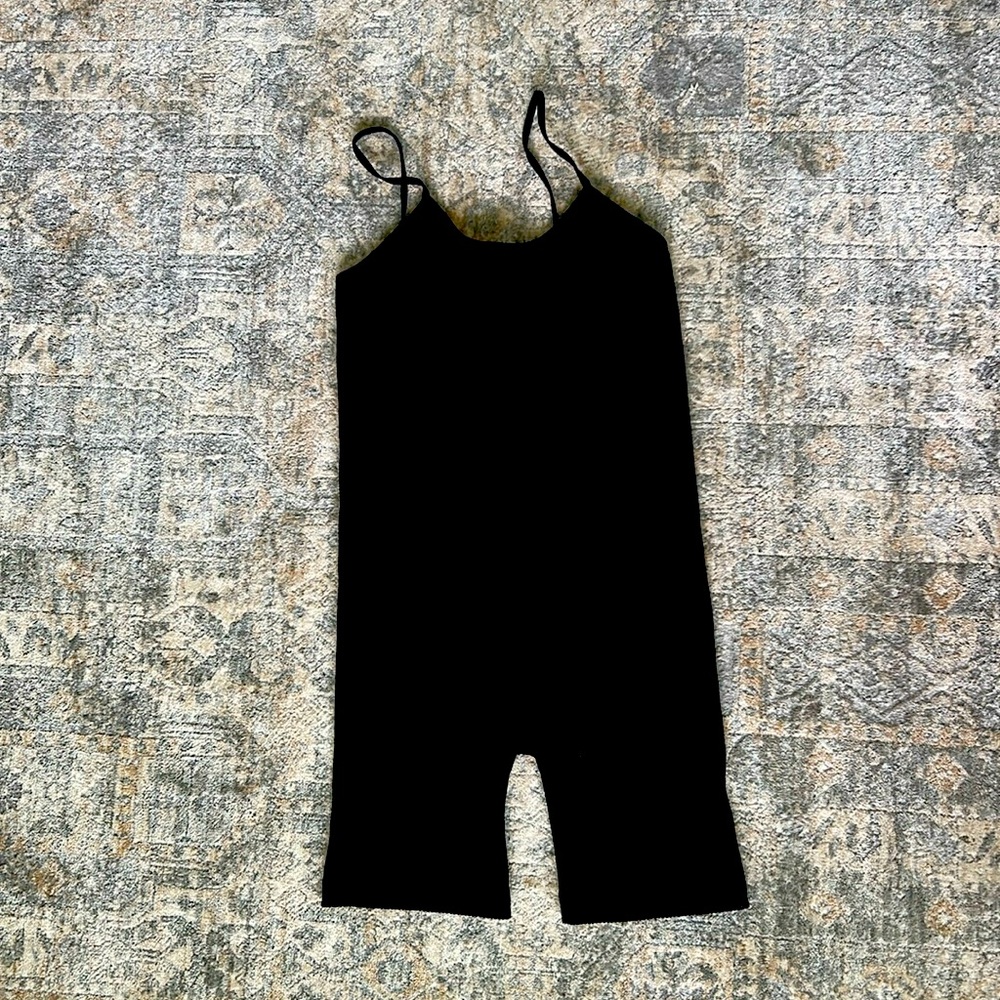 Black bodysuit elastic and confortable 💗